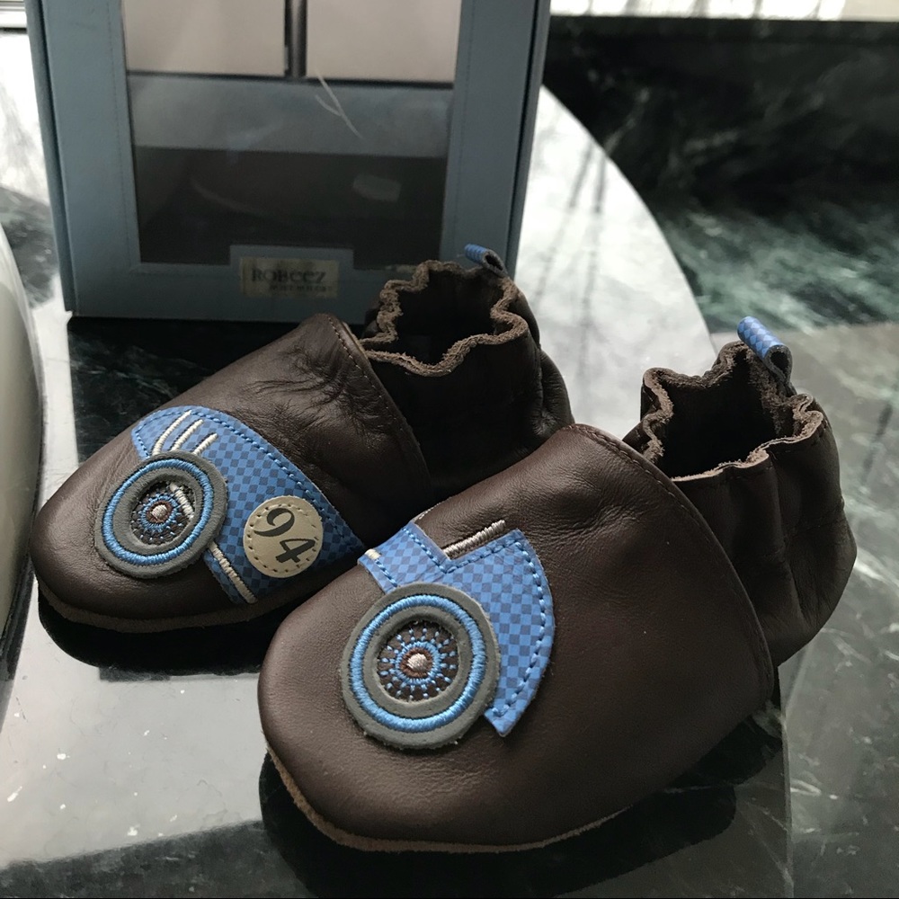 Robeez soft soles.   6-12 month.  (Size 2 1/2-4)